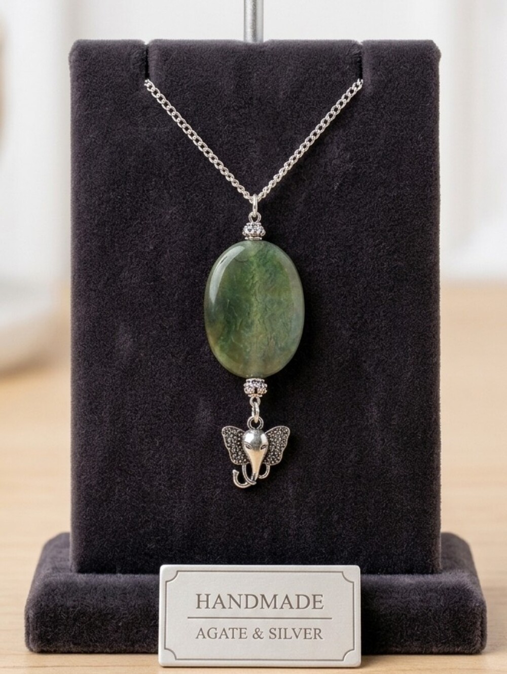 Green natural agate and silver lucky elephant pendant necklace NWT